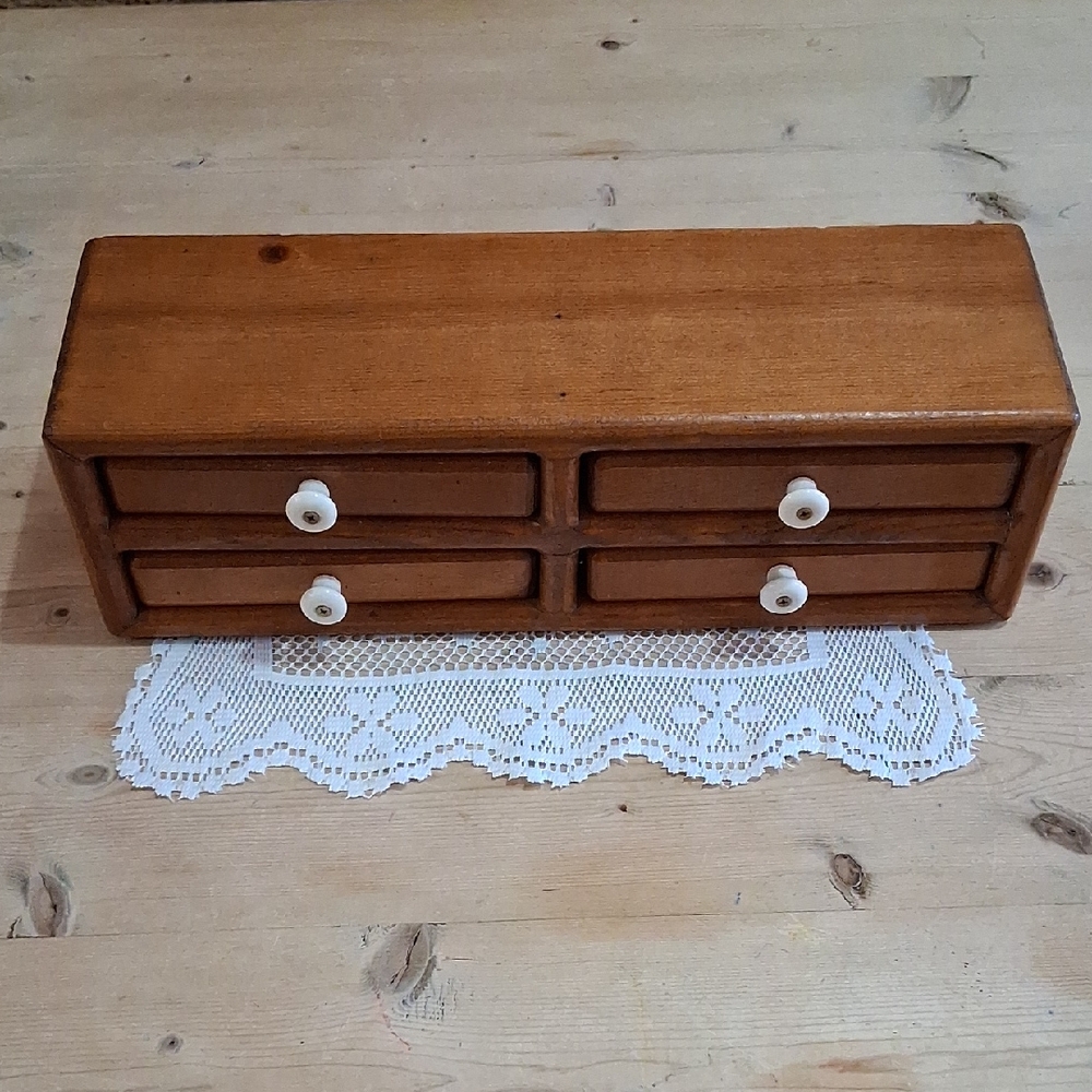 Home Interiors Brown Organizer with White Knobs